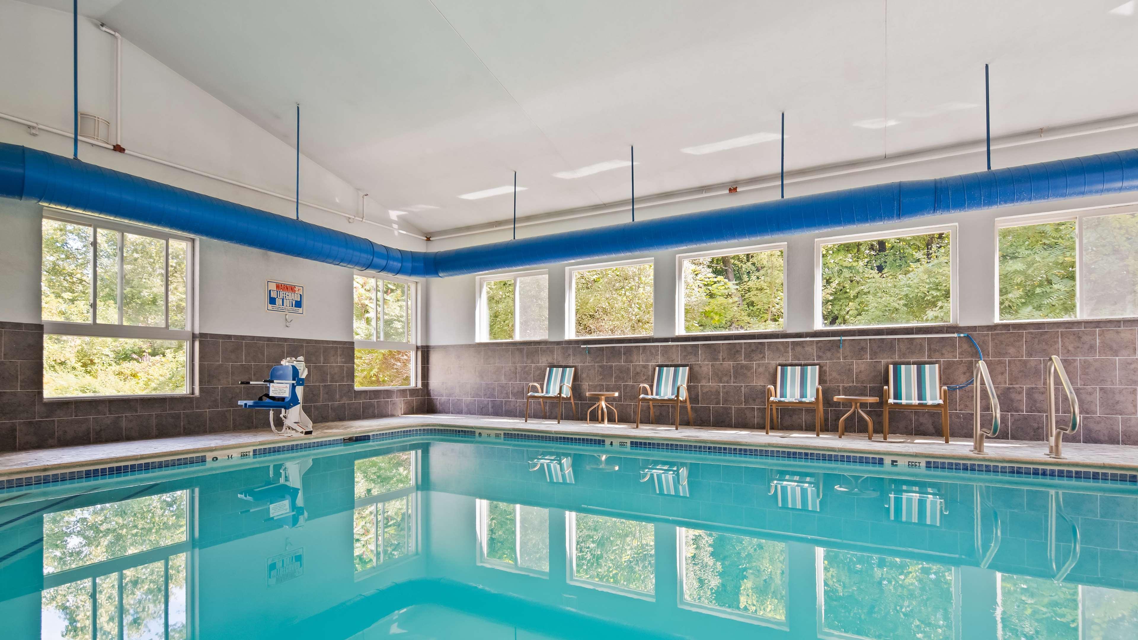 Best Western Plus New England Inn & Suites Berlin Eksteriør billede