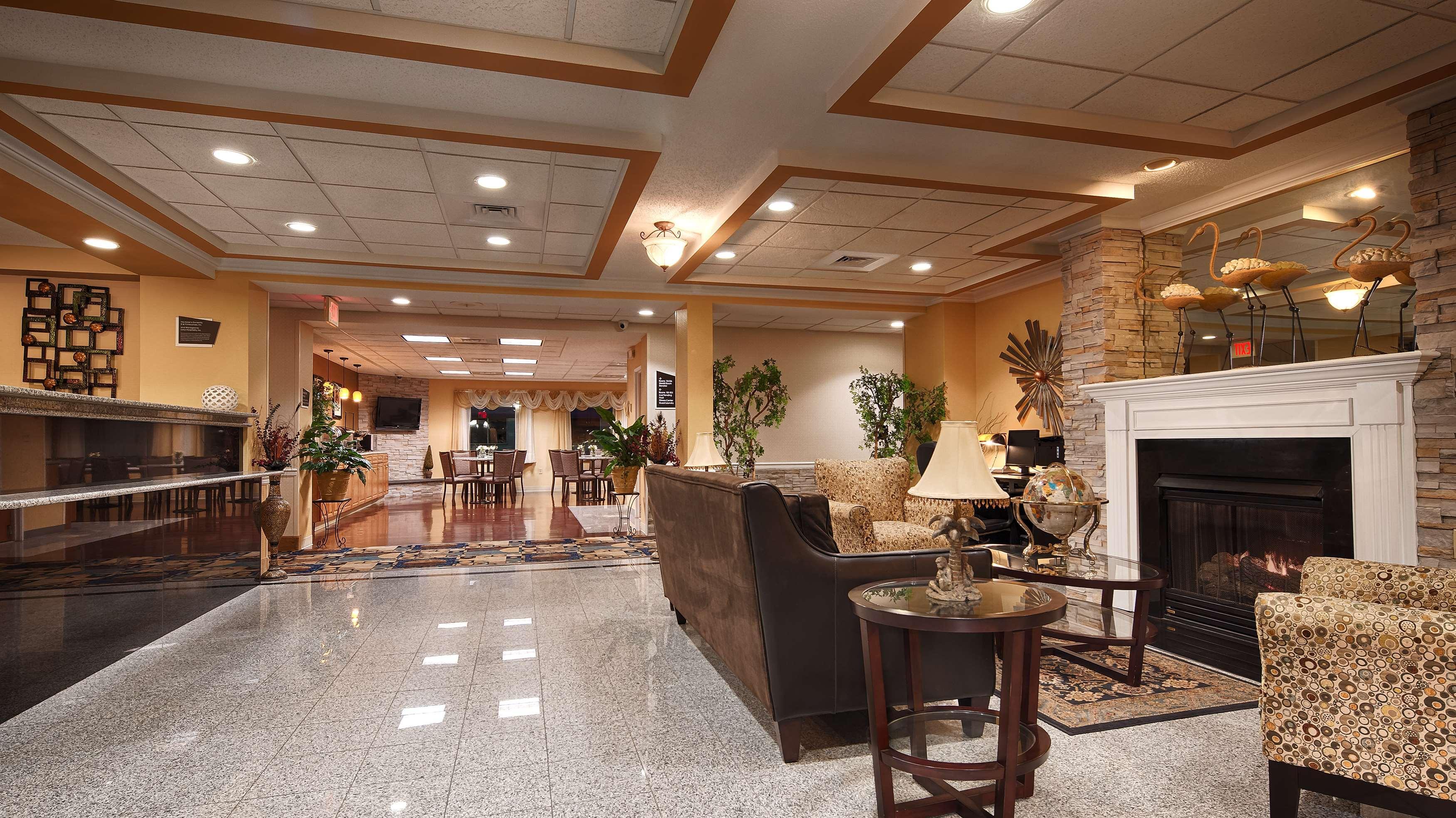 Best Western Plus New England Inn & Suites Berlin Eksteriør billede