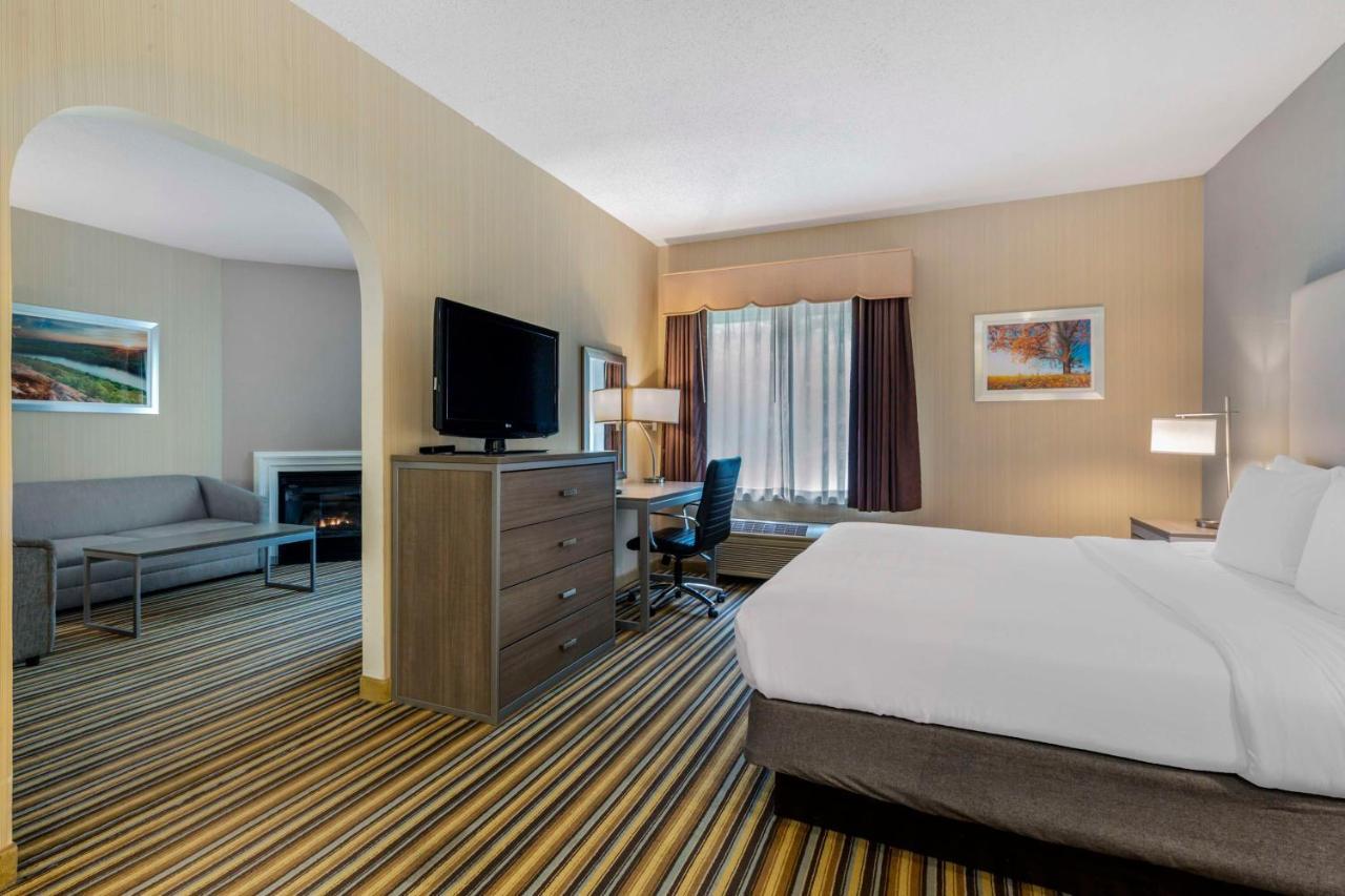 Best Western Plus New England Inn & Suites Berlin Eksteriør billede