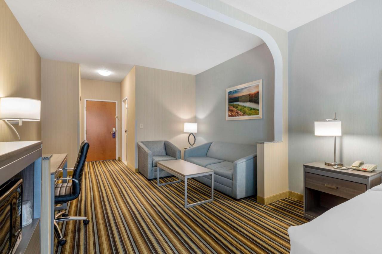 Best Western Plus New England Inn & Suites Berlin Eksteriør billede