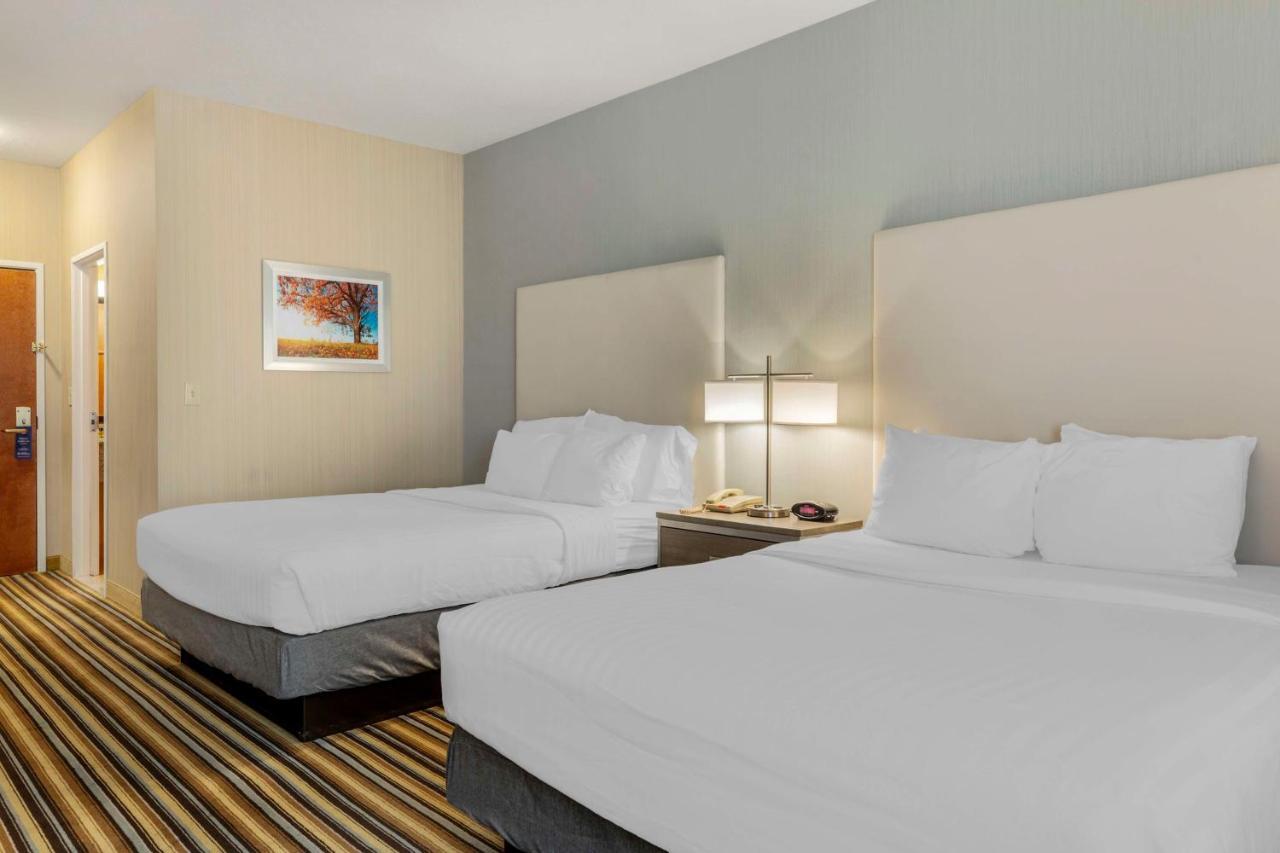 Best Western Plus New England Inn & Suites Berlin Eksteriør billede