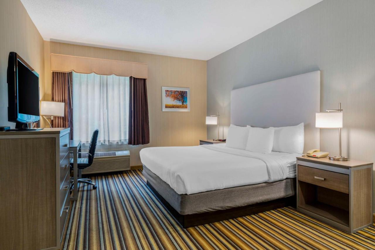 Best Western Plus New England Inn & Suites Berlin Eksteriør billede